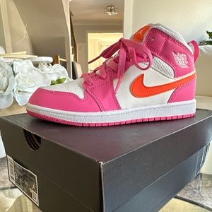 Nike Jordan 1 Mid (PS) size 3Y
